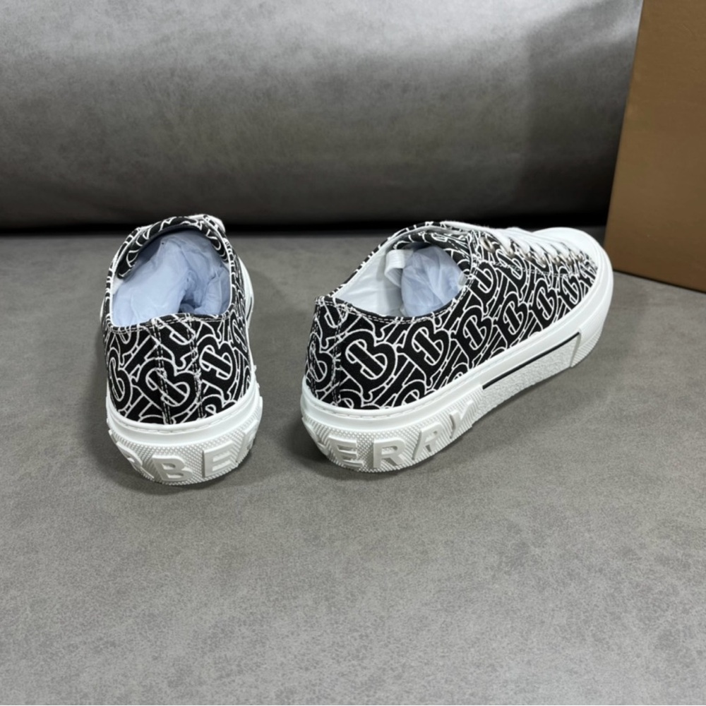 Burberry shoes - Picture 4 of 6